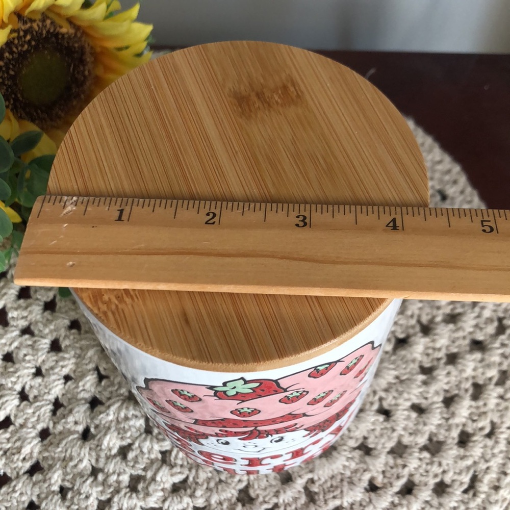 Strawberry Shortcake “Berry Cute” Ceramic Jar with Bamboo Lid - Picture 5 of 9
